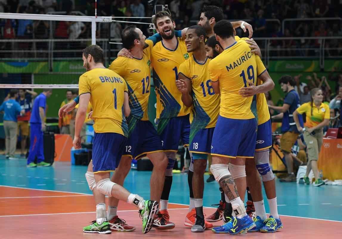 Brasil tem grande atuao e bate a Rssia por 3 sets a 0 no Maracanzinho lotado