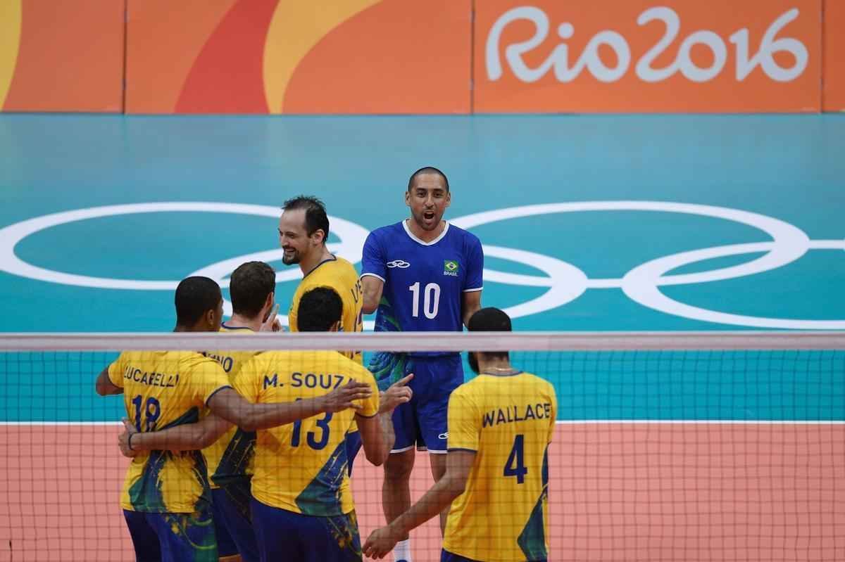 Brasil tem grande atuao e bate a Rssia por 3 sets a 0 no Maracanzinho lotado