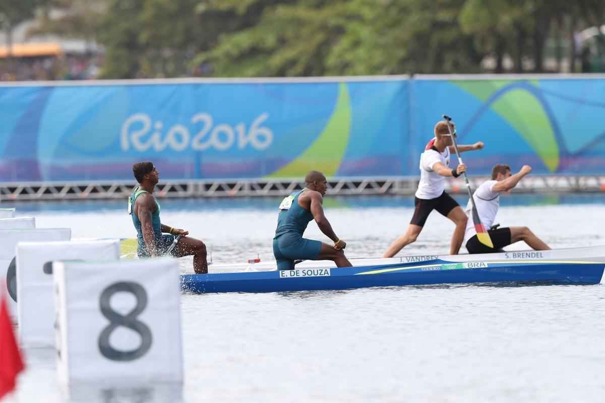 Dupla brasileira conquistou a medalha de prata em prova disputada na Loga Rodrigo de Freitas, neste sbado