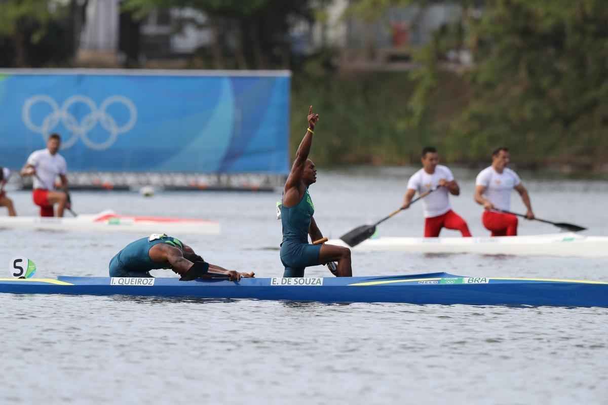 Dupla brasileira conquistou a medalha de prata em prova disputada na Loga Rodrigo de Freitas, neste sbado