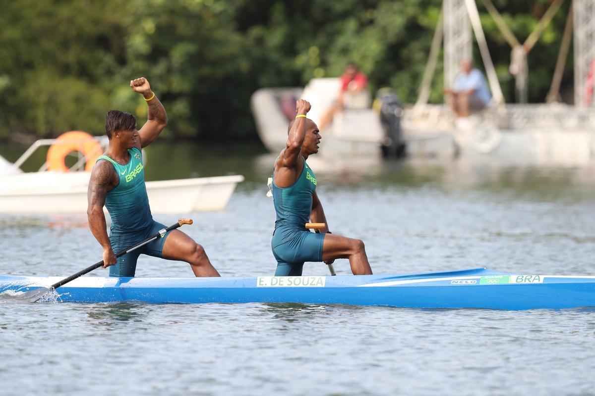 Dupla brasileira conquistou a medalha de prata em prova disputada na Loga Rodrigo de Freitas, neste sbado