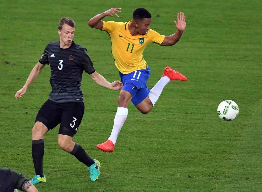 Confronto entre brasileiros e alemes pela final olmpica foi disputado no Estdio Maracan