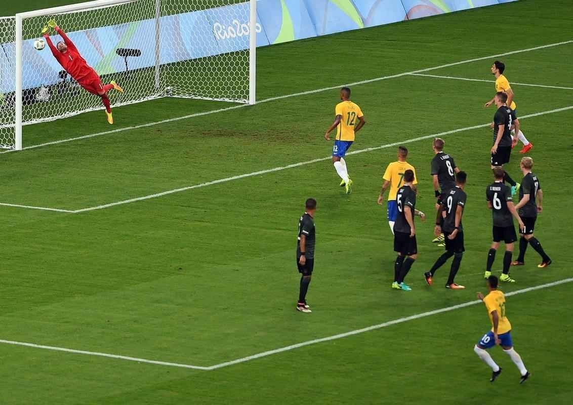 Confronto entre brasileiros e alemes pela final olmpica foi disputado no Estdio Maracan