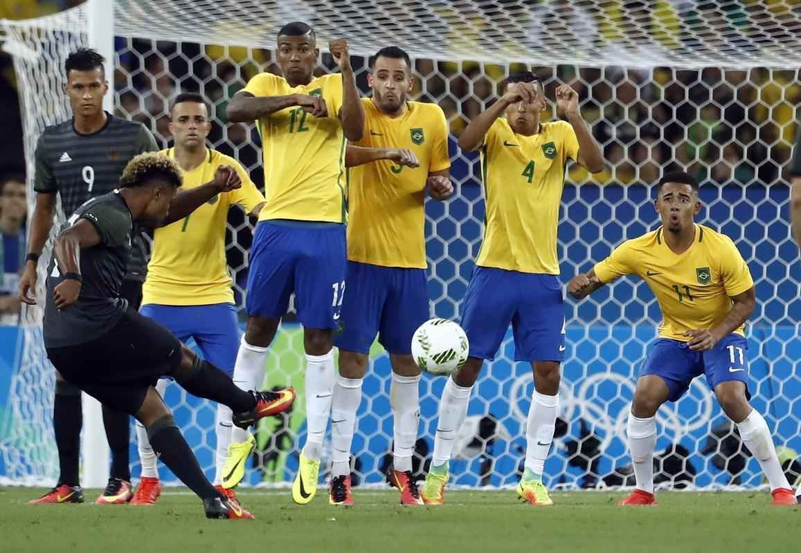 Confronto entre brasileiros e alemes pela final olmpica foi disputado no Estdio Maracan