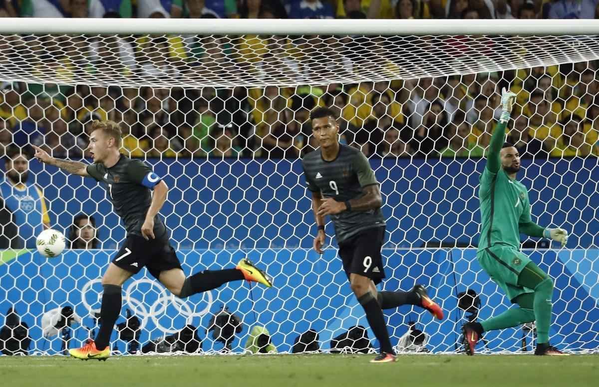 Confronto entre brasileiros e alemes pela final olmpica foi disputado no Estdio Maracan