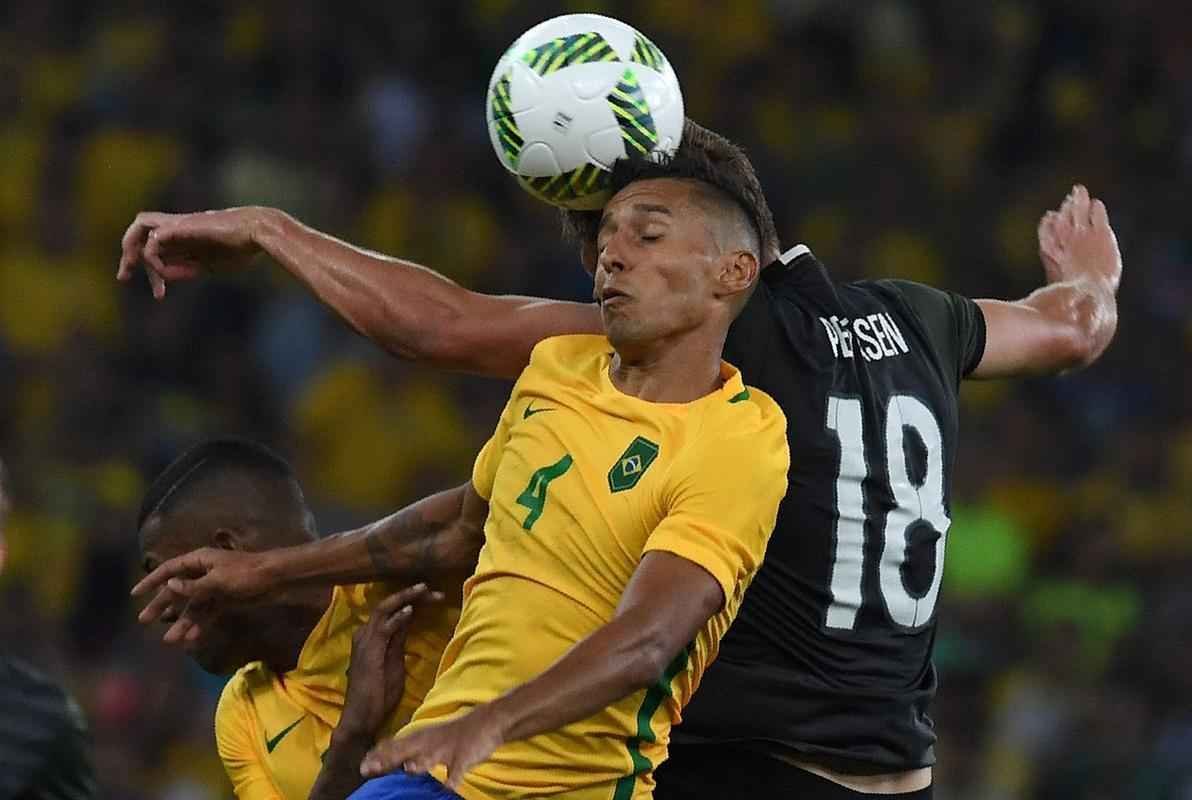 Confronto entre brasileiros e alemes pela final olmpica foi disputado no Estdio Maracan