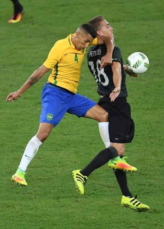 Confronto entre brasileiros e alemes pela final olmpica foi disputado no Estdio Maracan