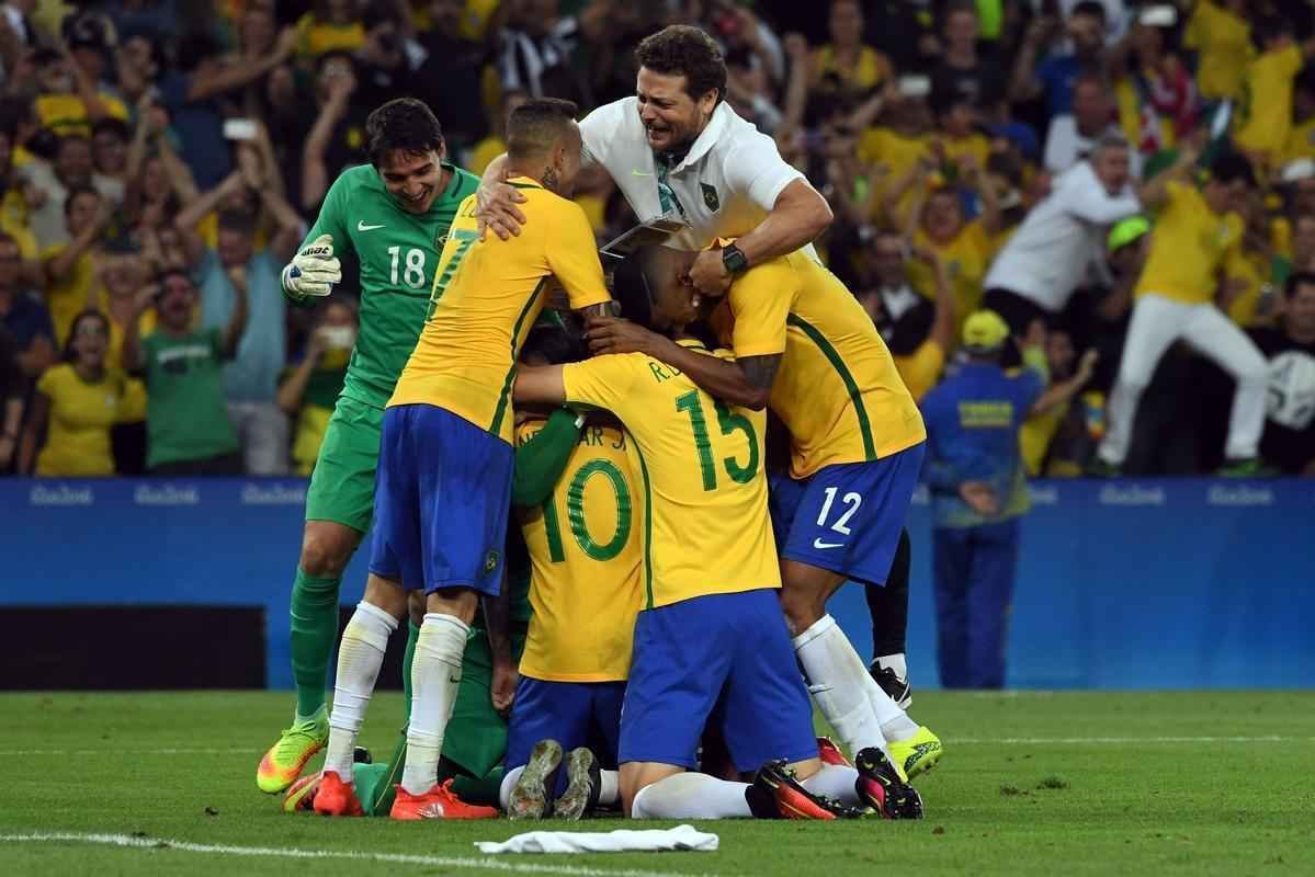 Brasil vence Alemanha nos pnaltis, por 5 a 4, e conquista o indito ouro no futebol no Maracan
