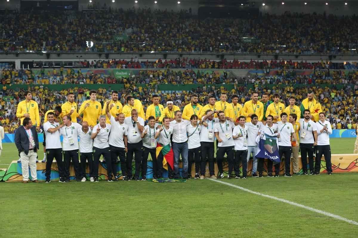Fotos da comemorao do ouro brasileiro no futebol masculino