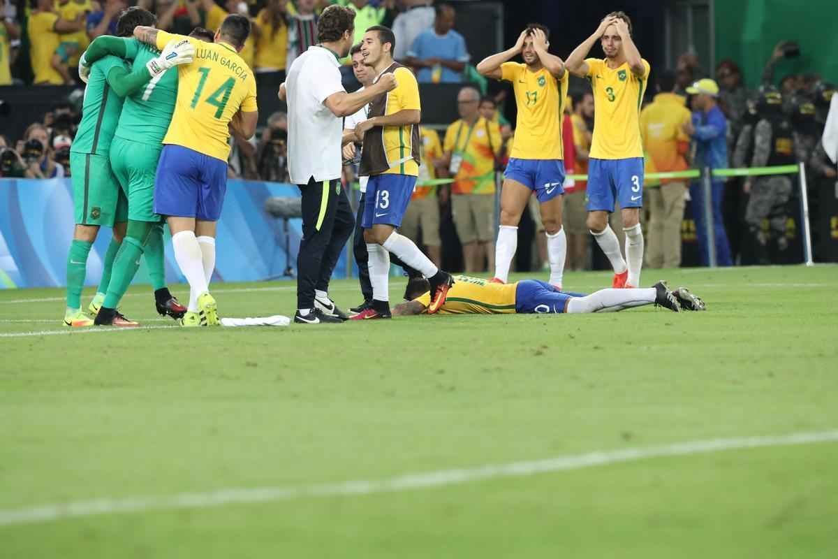 Fotos da comemorao do ouro brasileiro no futebol masculino