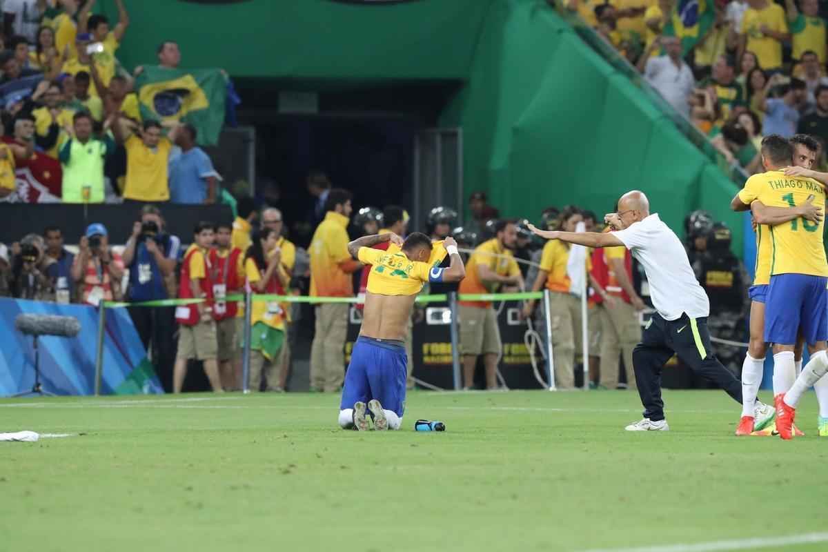 Fotos da comemorao do ouro brasileiro no futebol masculino