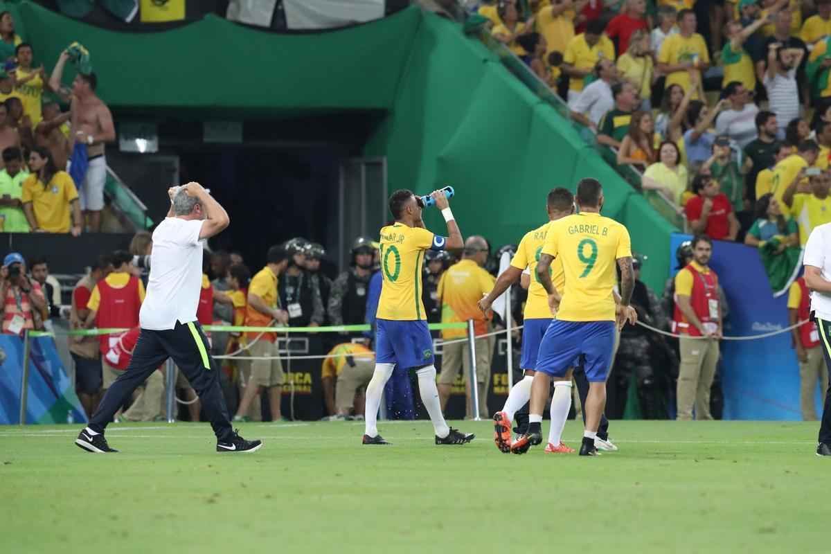 Fotos da comemorao do ouro brasileiro no futebol masculino