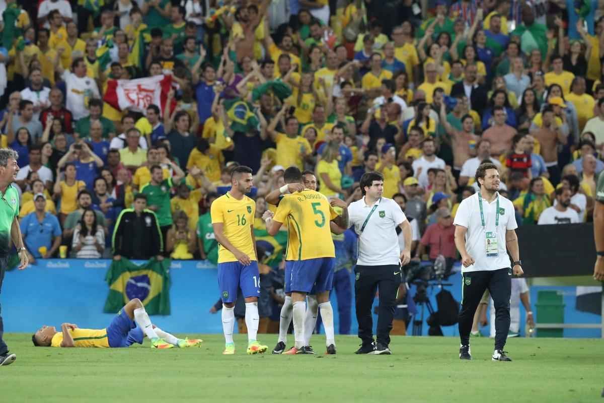 Fotos da comemorao do ouro brasileiro no futebol masculino