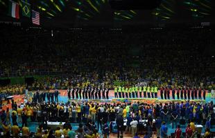 Festa do Brasil com a medalha de ouro no pódio no Maracanãzinho