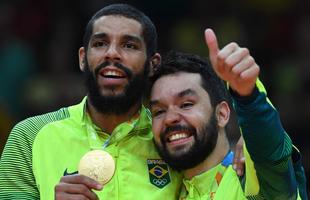 Festa do Brasil com a medalha de ouro no pódio no Maracanãzinho