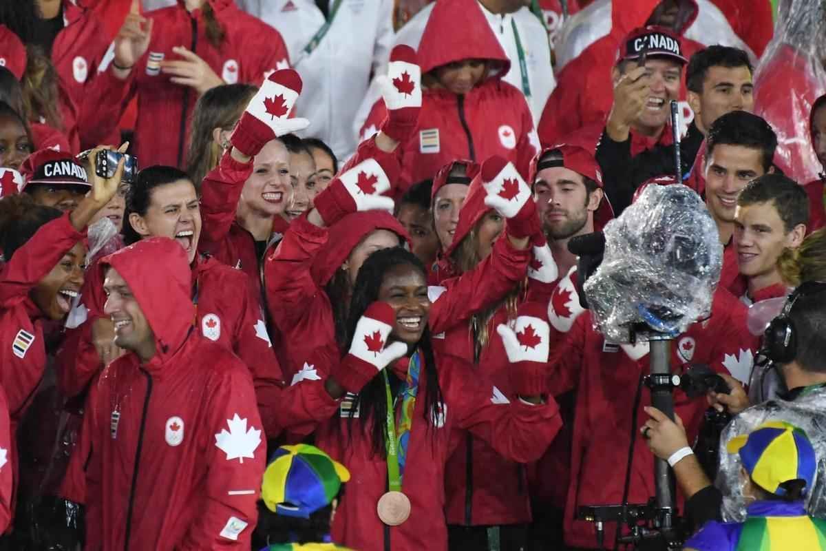 Cerca de mil atletas de todas as delegaes participaram da cerimnia de encerramento