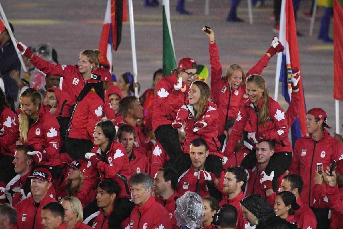 Cerca de mil atletas de todas as delegaes participaram da cerimnia de encerramento