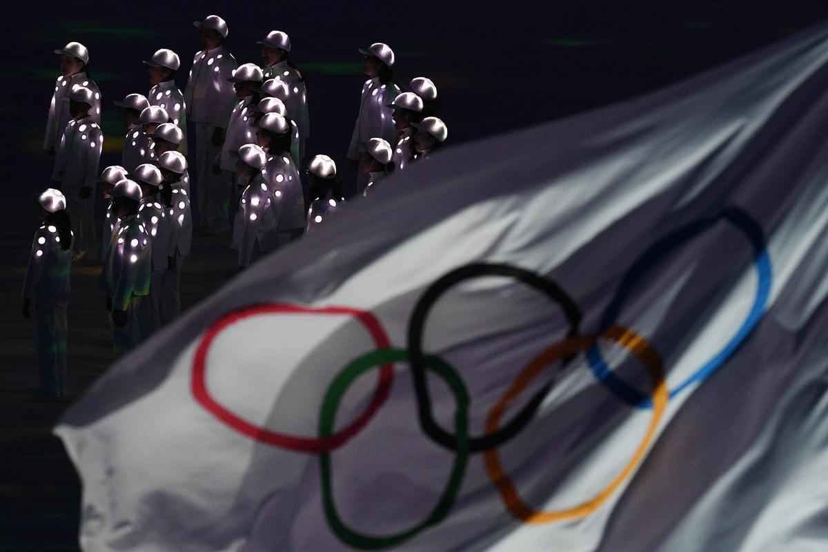 Depois de 19 dias de competies, a Olimpada do Rio terminou em clima de alto-astral, na noite deste domingo, no estdio do Maracan, com muita dana, msica e esprito de carnaval