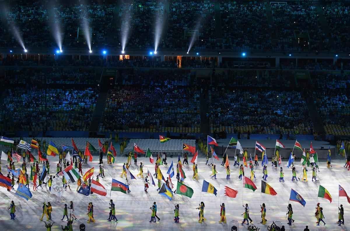 Depois de 19 dias de competies, a Olimpada do Rio terminou em clima de alto-astral, na noite deste domingo, no estdio do Maracan, com muita dana, msica e esprito de carnaval