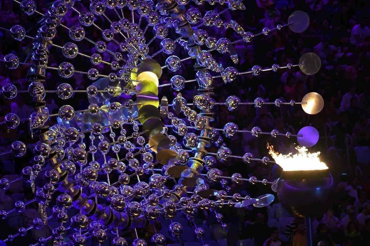 Depois de 19 dias de competies, a Olimpada do Rio terminou em clima de alto-astral, na noite deste domingo, no estdio do Maracan, com muita dana, msica e esprito de carnaval