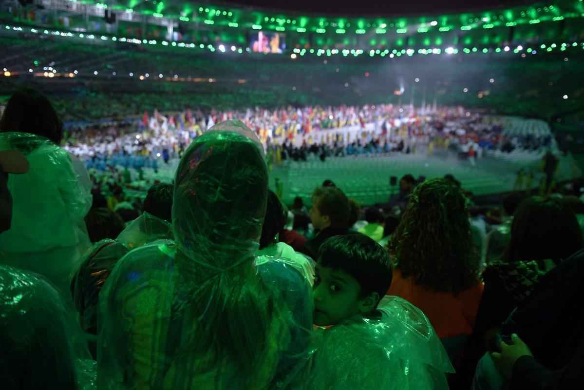 Depois de 19 dias de competies, a Olimpada do Rio terminou em clima de alto-astral, na noite deste domingo, no estdio do Maracan, com muita dana, msica e esprito de carnaval