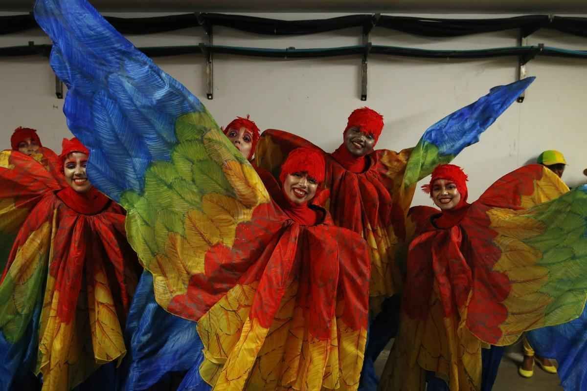 Depois de 19 dias de competies, a Olimpada do Rio terminou em clima de alto-astral, na noite deste domingo, no estdio do Maracan, com muita dana, msica e esprito de carnaval