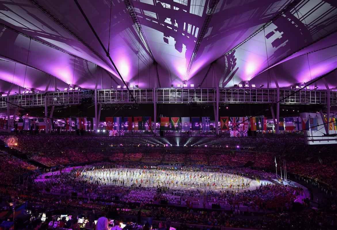 Depois de 19 dias de competies, a Olimpada do Rio terminou em clima de alto-astral, na noite deste domingo, no estdio do Maracan, com muita dana, msica e esprito de carnaval