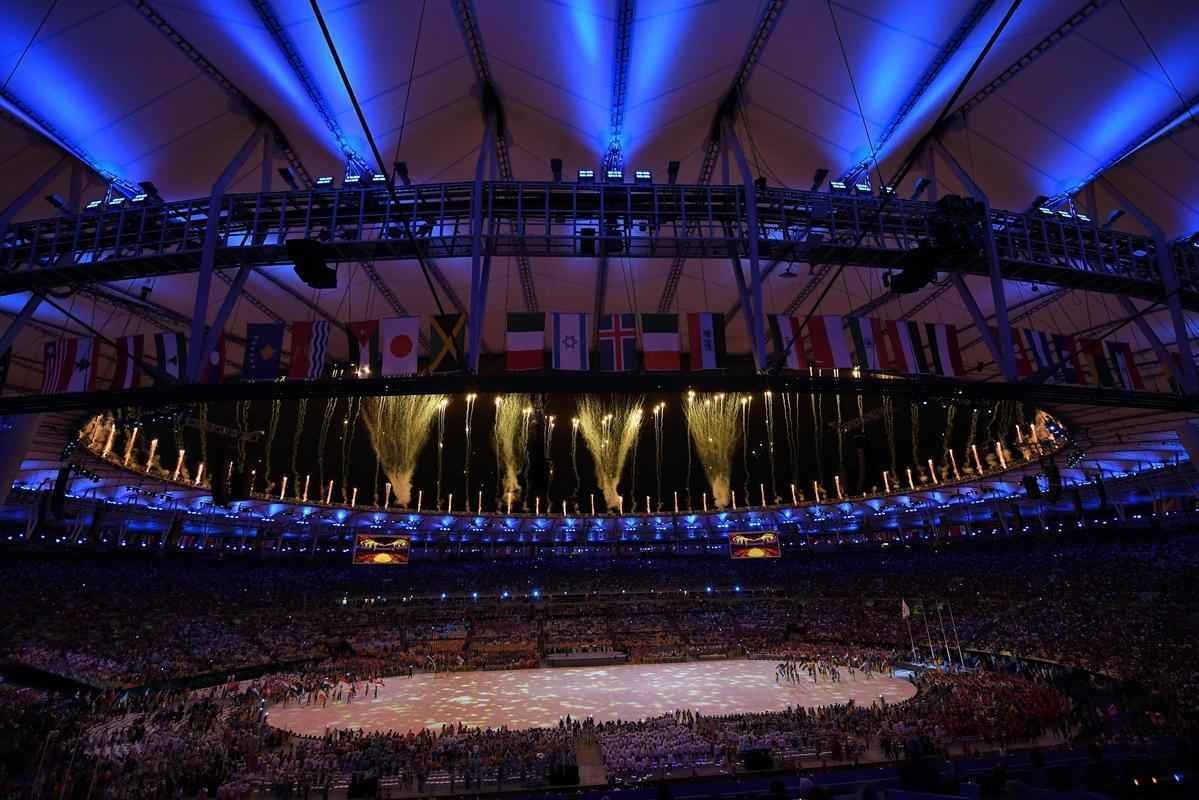 Depois de 19 dias de competies, a Olimpada do Rio terminou em clima de alto-astral, na noite deste domingo, no estdio do Maracan, com muita dana, msica e esprito de carnaval