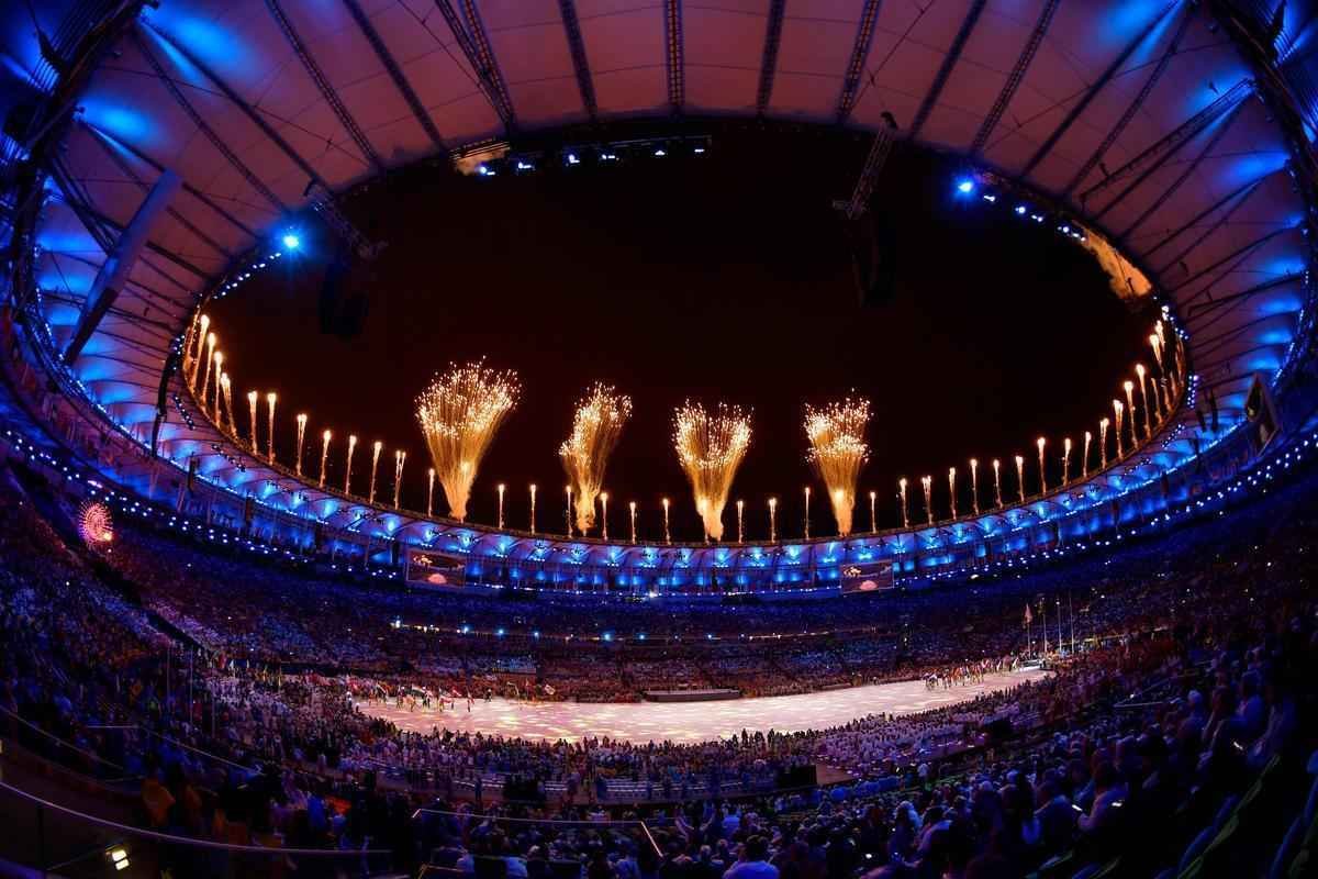 Depois de 19 dias de competies, a Olimpada do Rio terminou em clima de alto-astral, na noite deste domingo, no estdio do Maracan, com muita dana, msica e esprito de carnaval