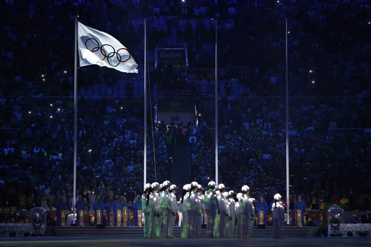Depois de 19 dias de competies, a Olimpada do Rio terminou em clima de alto-astral, na noite deste domingo, no estdio do Maracan, com muita dana, msica e esprito de carnaval