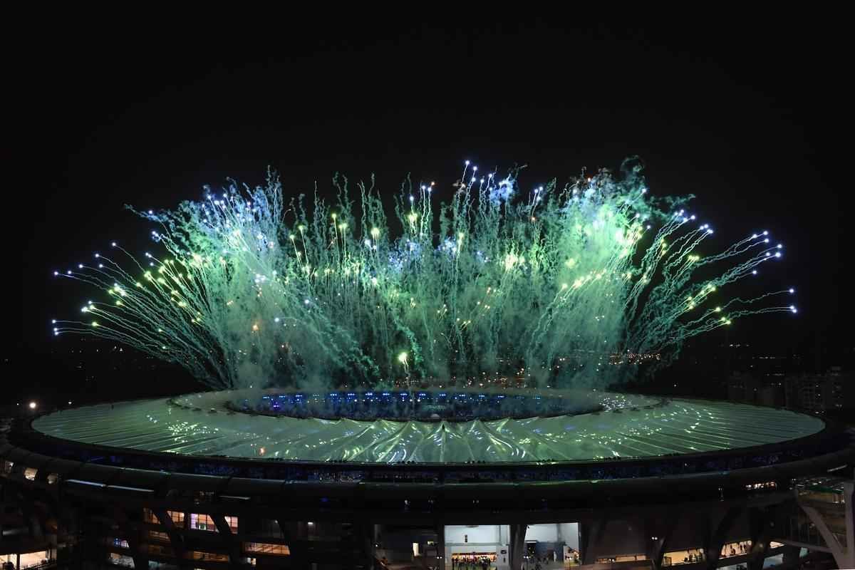 Depois de 19 dias de competies, a Olimpada do Rio terminou em clima de alto-astral, na noite deste domingo, no estdio do Maracan, com muita dana, msica e esprito de carnaval