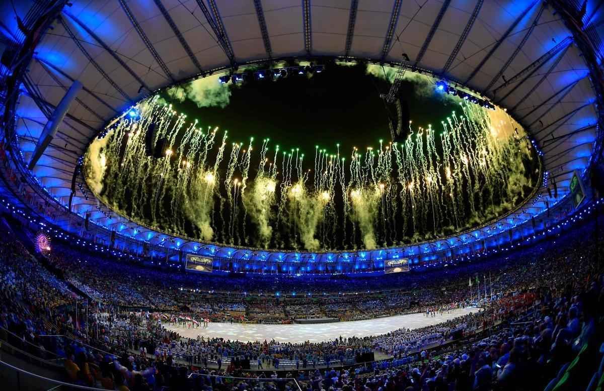 Depois de 19 dias de competies, a Olimpada do Rio terminou em clima de alto-astral, na noite deste domingo, no estdio do Maracan, com muita dana, msica e esprito de carnaval
