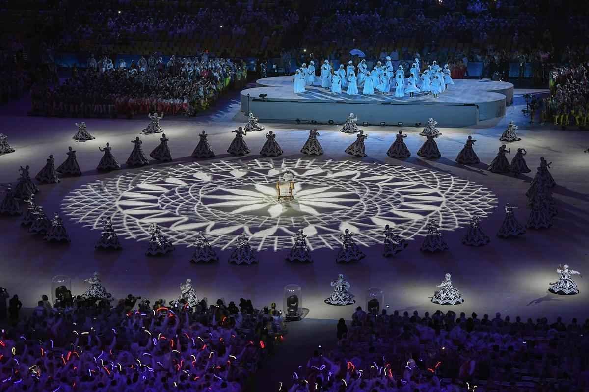Depois de 19 dias de competies, a Olimpada do Rio terminou em clima de alto-astral, na noite deste domingo, no estdio do Maracan, com muita dana, msica e esprito de carnaval