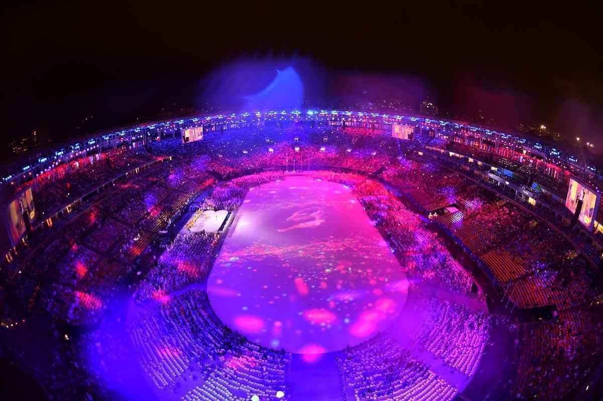 Depois de 19 dias de competies, a Olimpada do Rio terminou em clima de alto-astral, na noite deste domingo, no estdio do Maracan, com muita dana, msica e esprito de carnaval