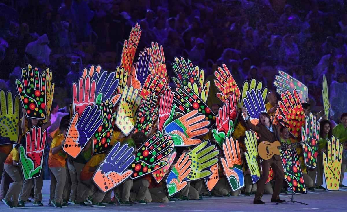 Depois de 19 dias de competies, a Olimpada do Rio terminou em clima de alto-astral, na noite deste domingo, no estdio do Maracan, com muita dana, msica e esprito de carnaval