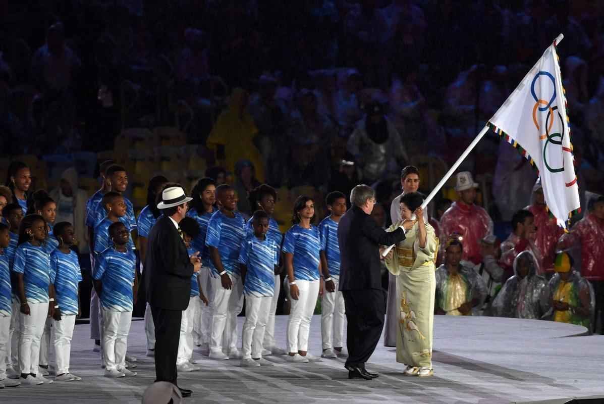 Depois de 19 dias de competies, a Olimpada do Rio terminou em clima de alto-astral, na noite deste domingo, no estdio do Maracan, com muita dana, msica e esprito de carnaval