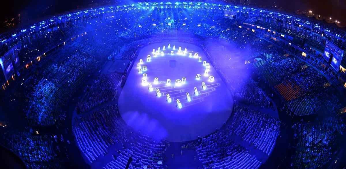 Depois de 19 dias de competies, a Olimpada do Rio terminou em clima de alto-astral, na noite deste domingo, no estdio do Maracan, com muita dana, msica e esprito de carnaval