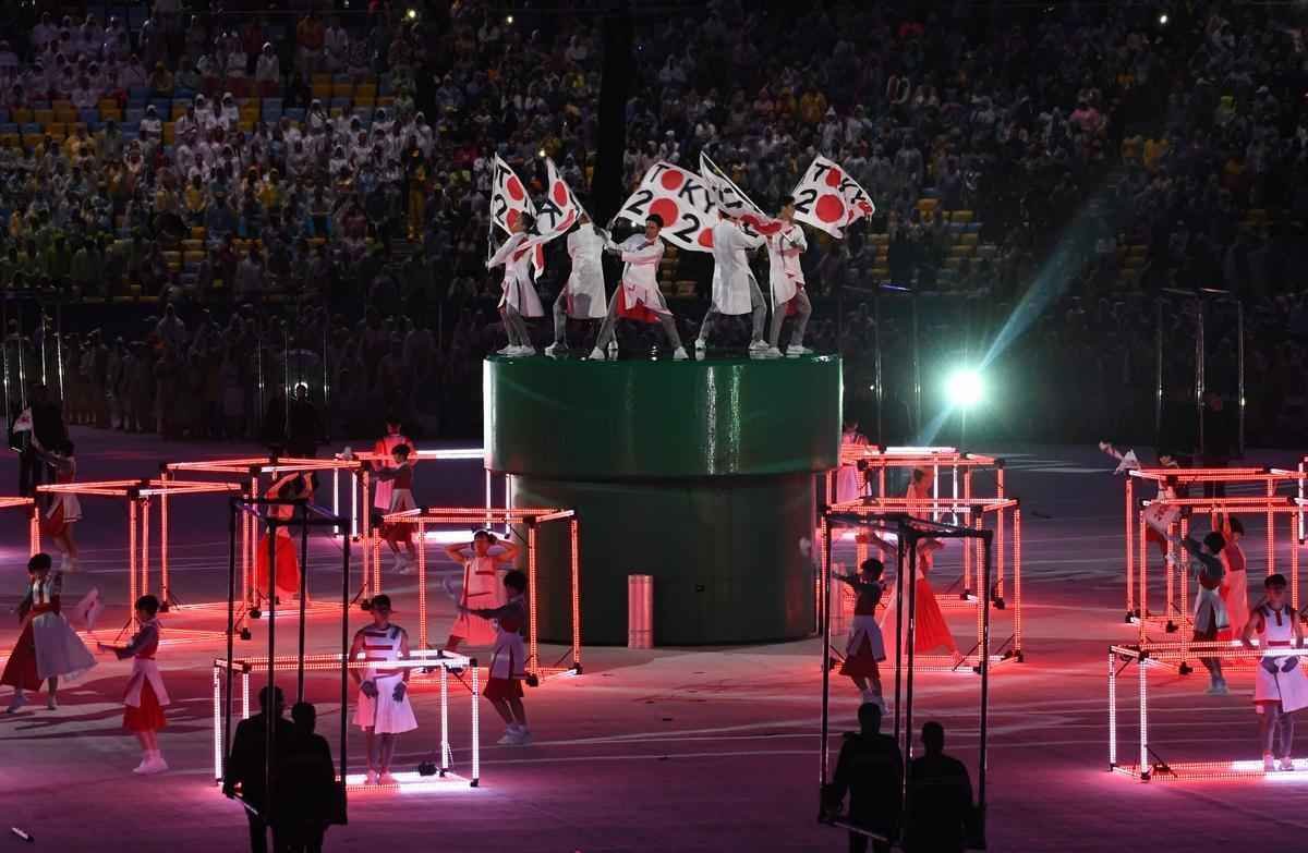 Depois de 19 dias de competies, a Olimpada do Rio terminou em clima de alto-astral, na noite deste domingo, no estdio do Maracan, com muita dana, msica e esprito de carnaval