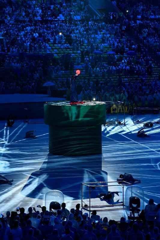 Depois de 19 dias de competies, a Olimpada do Rio terminou em clima de alto-astral, na noite deste domingo, no estdio do Maracan, com muita dana, msica e esprito de carnaval