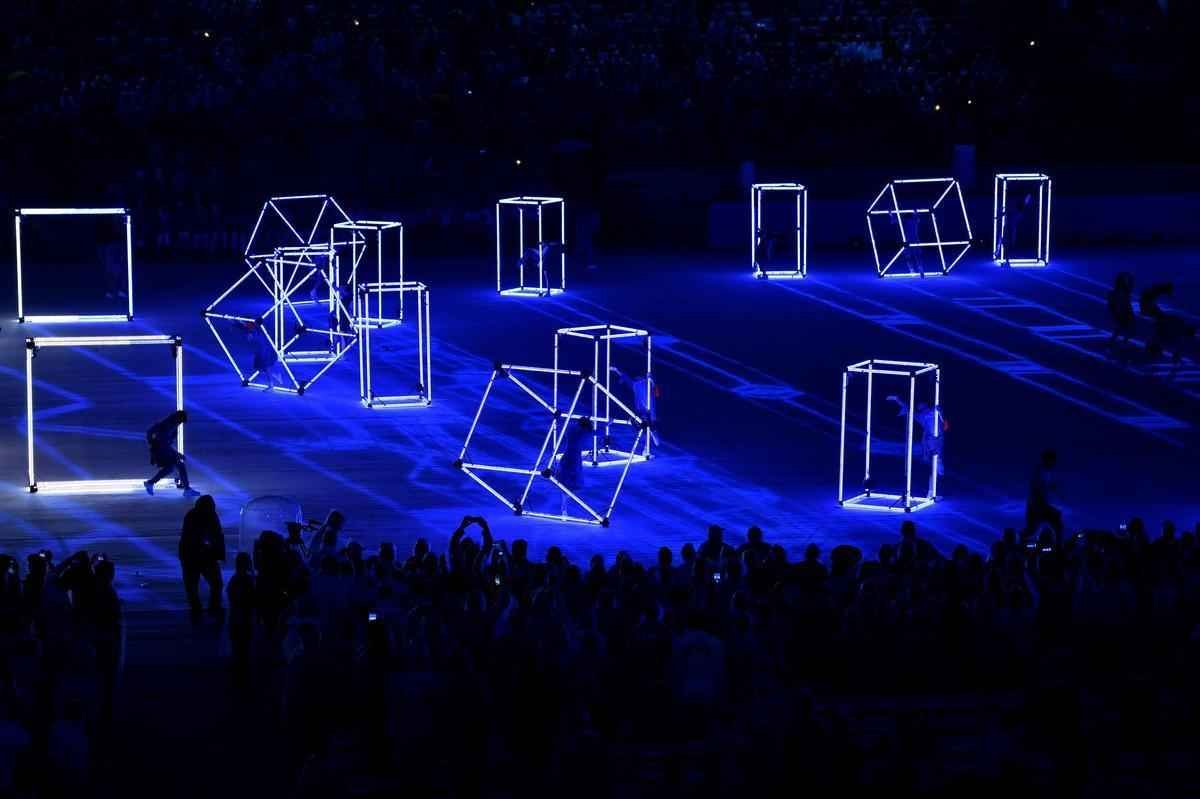 Depois de 19 dias de competies, a Olimpada do Rio terminou em clima de alto-astral, na noite deste domingo, no estdio do Maracan, com muita dana, msica e esprito de carnaval