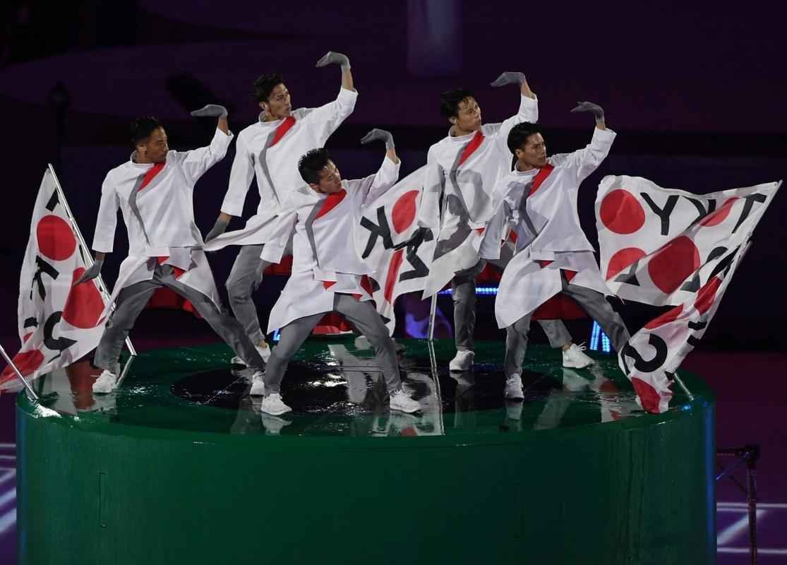 Depois de 19 dias de competies, a Olimpada do Rio terminou em clima de alto-astral, na noite deste domingo, no estdio do Maracan, com muita dana, msica e esprito de carnaval