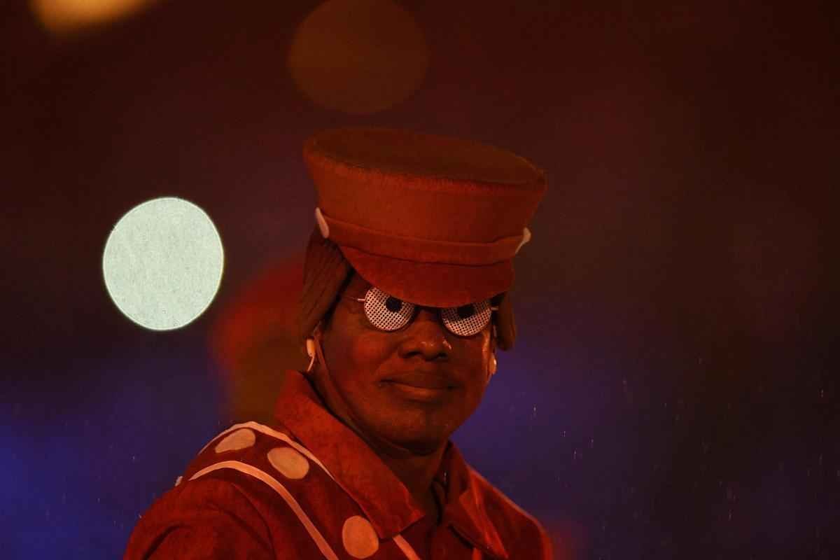 Depois de 19 dias de competies, a Olimpada do Rio terminou em clima de alto-astral, na noite deste domingo, no estdio do Maracan, com muita dana, msica e esprito de carnaval