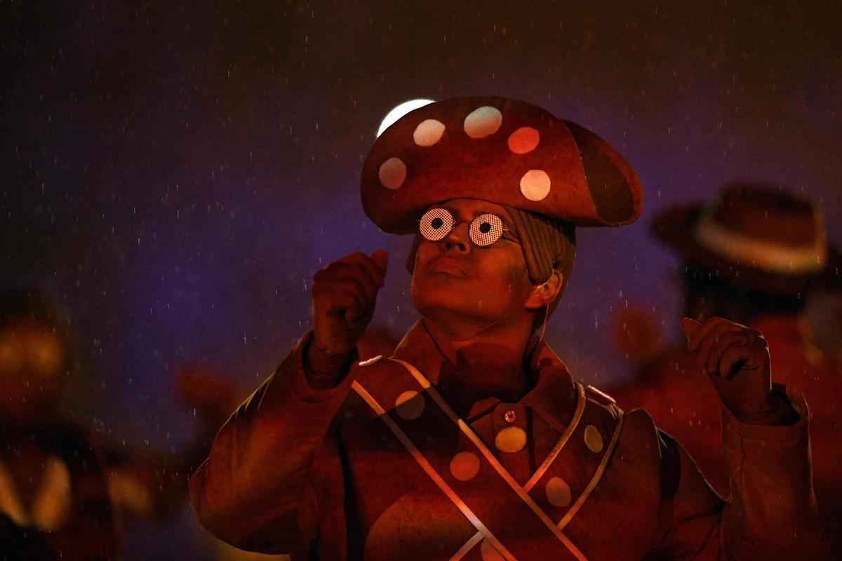 Depois de 19 dias de competies, a Olimpada do Rio terminou em clima de alto-astral, na noite deste domingo, no estdio do Maracan, com muita dana, msica e esprito de carnaval