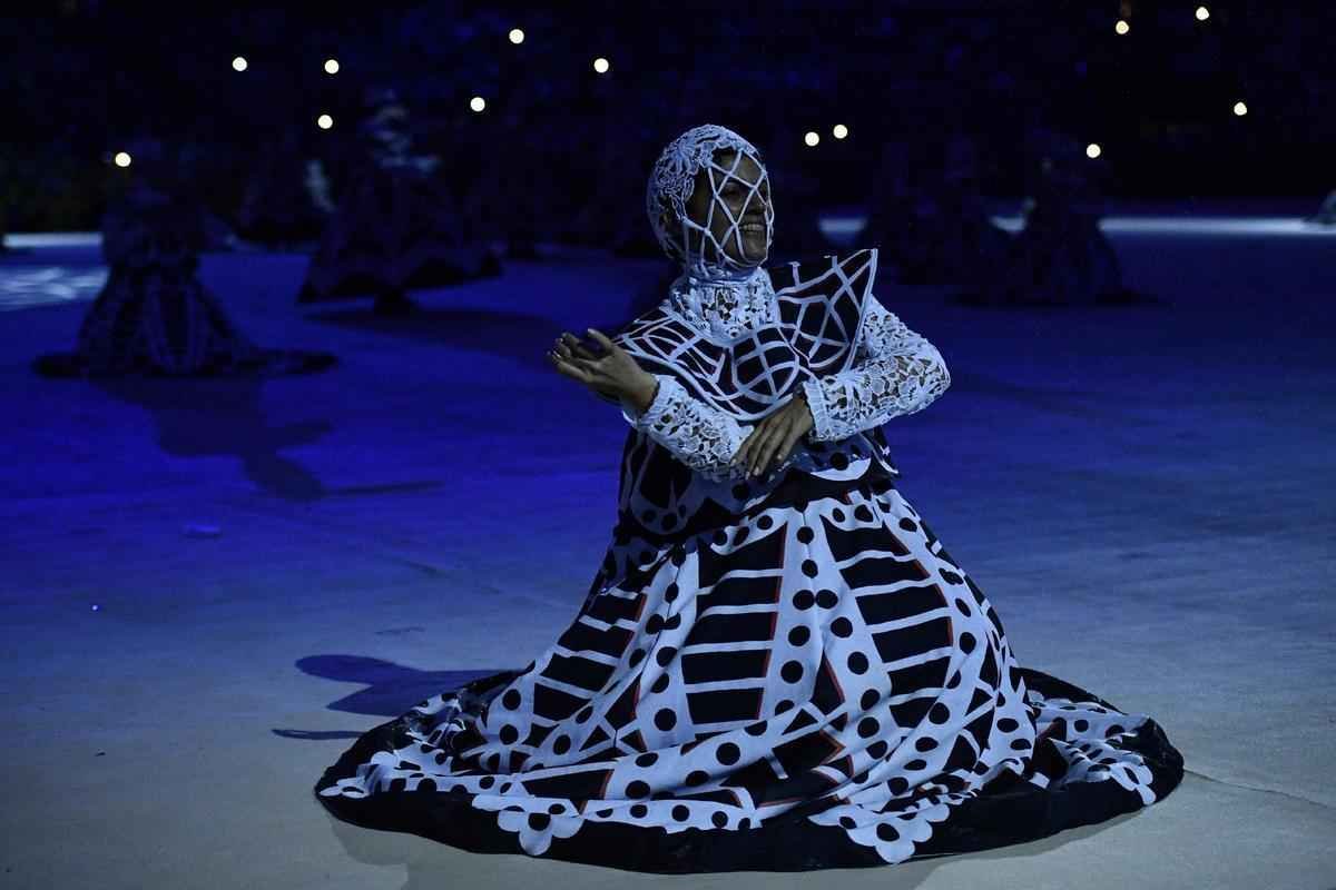 Depois de 19 dias de competies, a Olimpada do Rio terminou em clima de alto-astral, na noite deste domingo, no estdio do Maracan, com muita dana, msica e esprito de carnaval