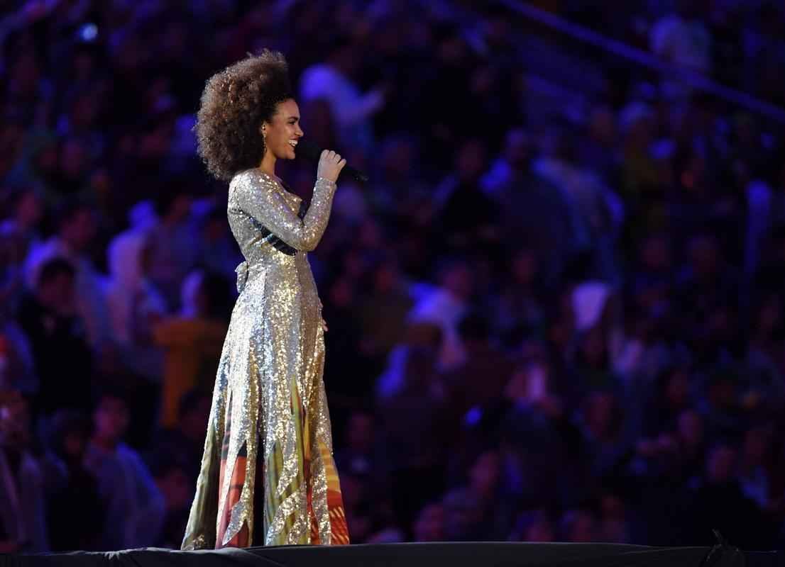 Depois de 19 dias de competies, a Olimpada do Rio terminou em clima de alto-astral, na noite deste domingo, no estdio do Maracan, com muita dana, msica e esprito de carnaval