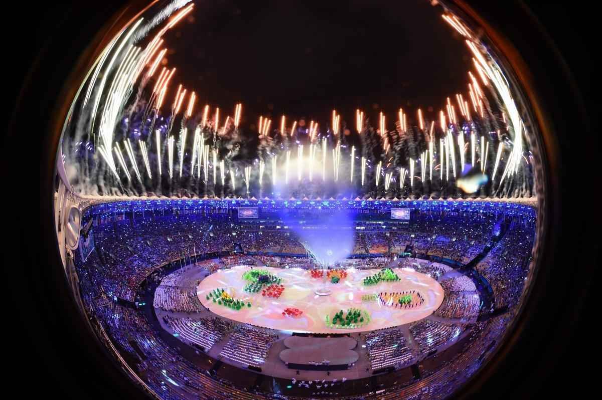 Depois de 19 dias de competies, a Olimpada do Rio terminou em clima de alto-astral, na noite deste domingo, no estdio do Maracan, com muita dana, msica e esprito de carnaval