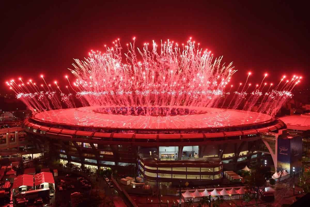 Depois de 19 dias de competies, a Olimpada do Rio terminou em clima de alto-astral, na noite deste domingo, no estdio do Maracan, com muita dana, msica e esprito de carnaval