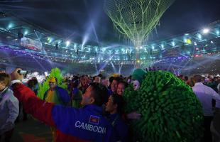 Depois de 19 dias de competições, a Olimpíada do Rio terminou em clima de alto-astral, na noite deste domingo, no estádio do Maracanã, com muita dança, música e espírito de carnaval