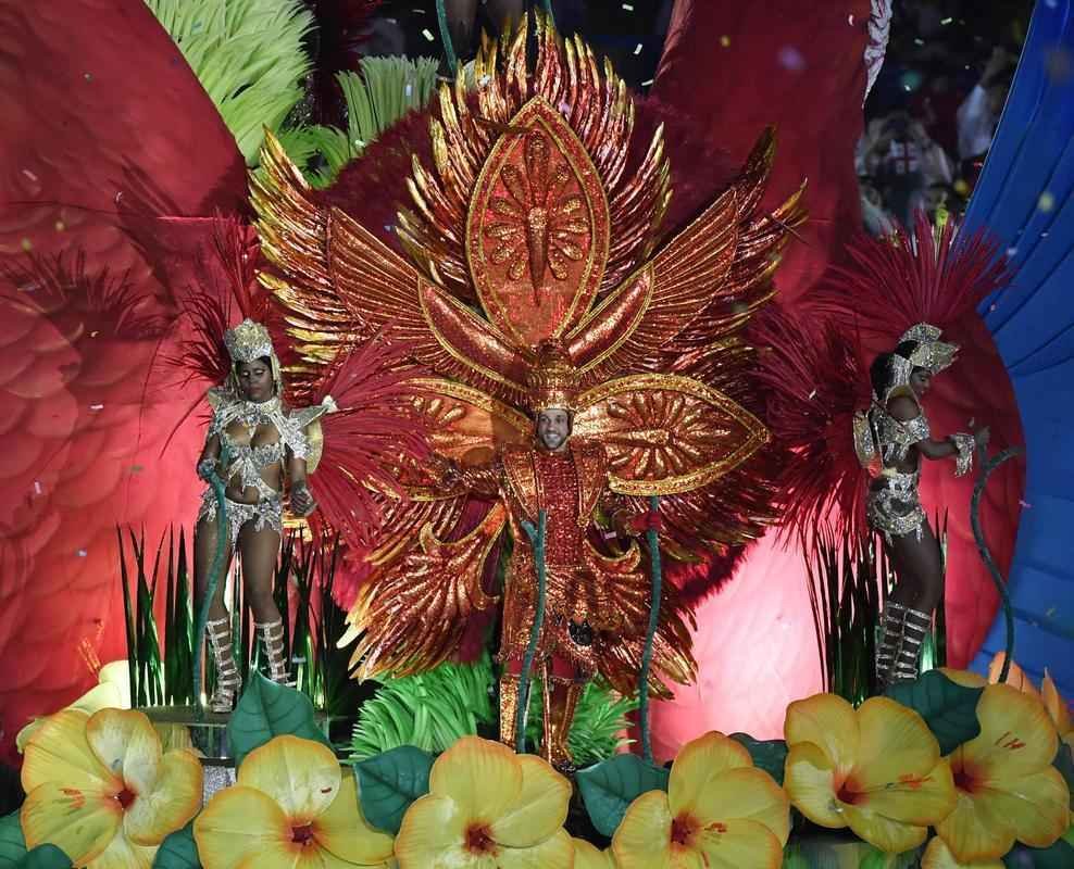 Ritmo de carnaval tomou conta do Maracan no fim da cerimnia de encerramento dos Jogos