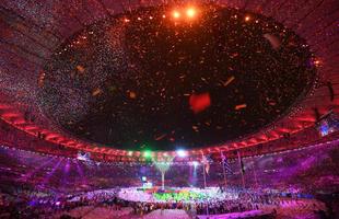 Ritmo de carnaval tomou conta do Maracanã no fim da cerimônia de encerramento dos Jogos